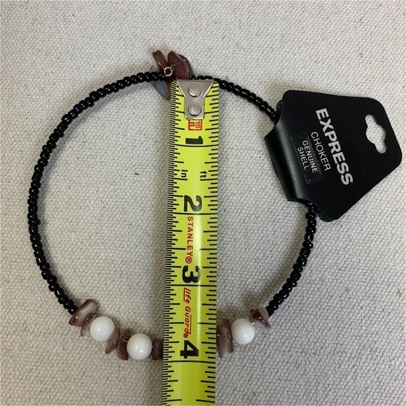 Express Shell Choker Necklace - Picture 5 of 5